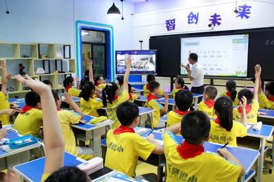 云端牽手助力教育扶貧,城鄉(xiāng)互動(dòng)創(chuàng)新融合應(yīng)用--省電化教育館組織開展2020年城鄉(xiāng)中小學(xué)信息技術(shù)融合應(yīng)用教學(xué)研討暨&ldquo;湘教關(guān)愛行&rdquo;志愿服務(wù)活動(dòng)